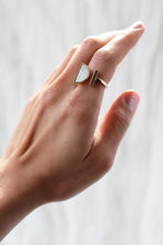 Load image into Gallery viewer, Ve Tinh 16K Gold-Plated Brass Buffalo Horn Crescent and Bar Ring